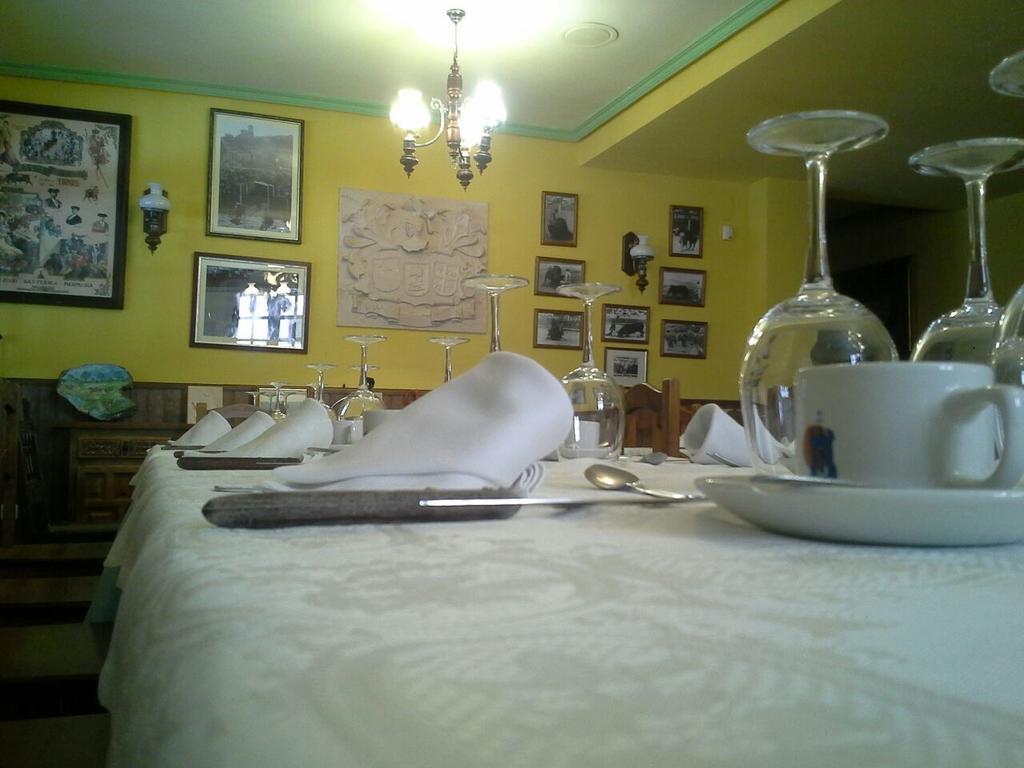Hostal Restaurante Villa De Sepúlveda Dış mekan fotoğraf