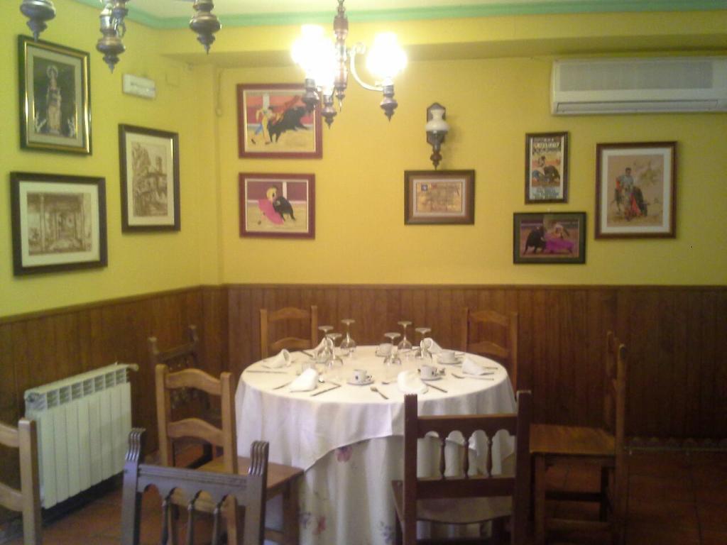 Hostal Restaurante Villa De Sepúlveda Dış mekan fotoğraf
